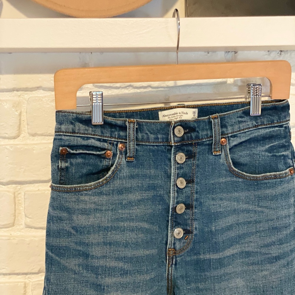 Abercrombie & Fitch The Ankle Straight Ultra High Rise, size 6 short